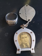 Plaque Militaire  1924 + Porte-photo Fer A Cheval + Photos  + Bague Initiales