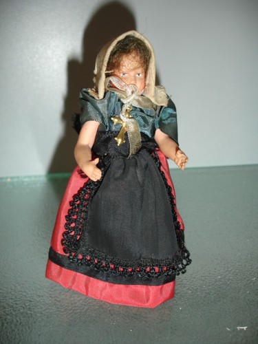 Petite poupée folklorique - poupée,
