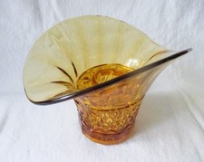 Vase Art Déco + Pique fleur. Forme panier.                                      