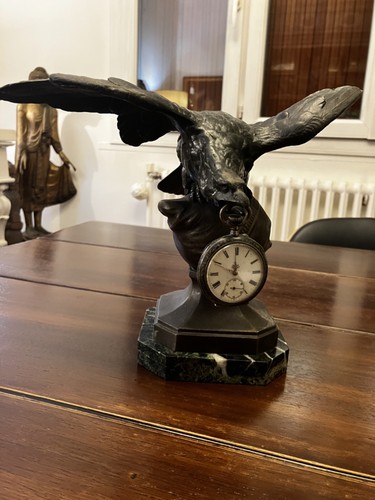 Porte montre aigle sur globe - montre,
