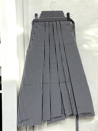 Hakama japonais rayé sur - , noir