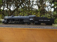 Locomotive à vapeur Américaine 4-8-2 de Spectrum item 81601 HO