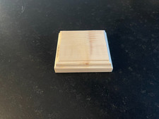 socle en bois brut pour