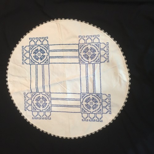 Antique center embroidered - center,