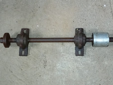 arbre pour scie circulaire axe  30 mm longueur total 85 cm poids 16 kg TBE