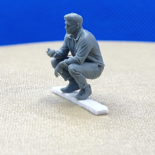 Diorama homme accroupi se - homme,