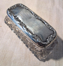 BOITE A BIJOUX OU A POUDRE EN