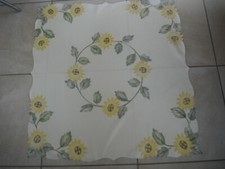 NAPPE CARRE DE SERVICE A THE  TISSU BEIGE MOTIF  IMPRIMES TOURNESOLS