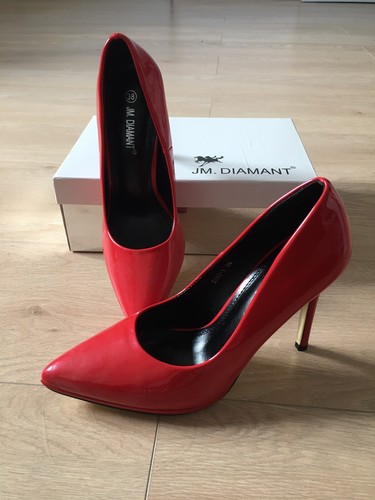 Escarpins vernis rouges neufs