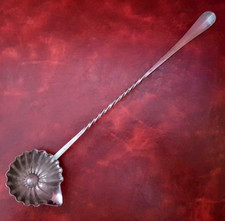 Ancienne cuillère verseuse à