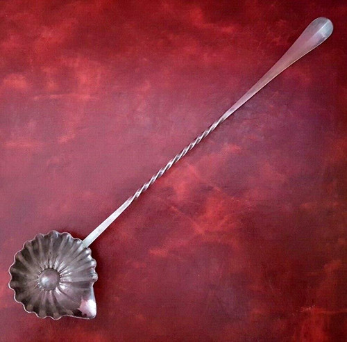 Ancienne cuillère verseuse - , à