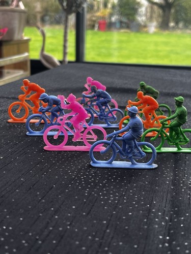 Lot figurines cyclistes vélo