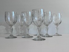 7 anciens grands verres Gravés frise fleurs   bullé vin eau liqueur
