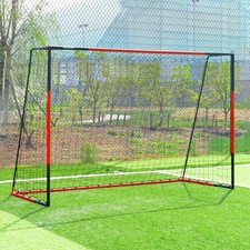 But de football en métal -