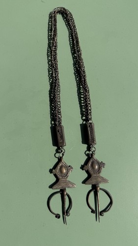 Ancienne paire fibules en - paire, de