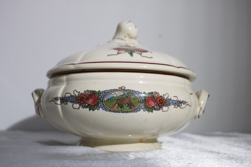 Vintage petite soupière