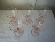 Lot de 5 anciens verres a pied