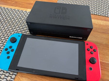 Console de jeux Nintendo Switch + Manettes + Dock + Cartouche Mario Kart / HS