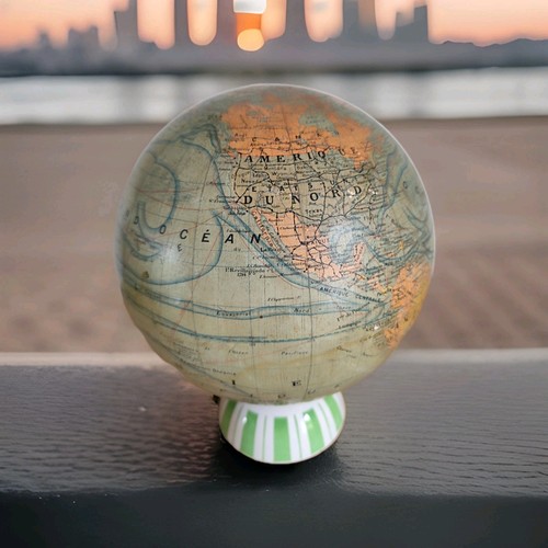 Globe terrestre ancien - -, j