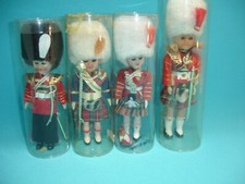 lot de 4 Poupees folkloriques