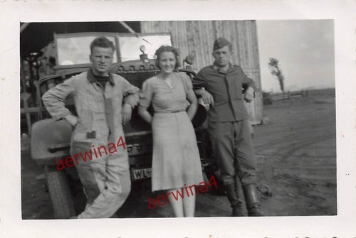 Soldats allemands avec femme