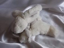 Doudou lapin blanc allongé, écharpe beige, Doudou et compagnie (cie), 