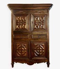 Magnifique armoire ou cabinet époque XVIII eme en noyer massif vers 1760