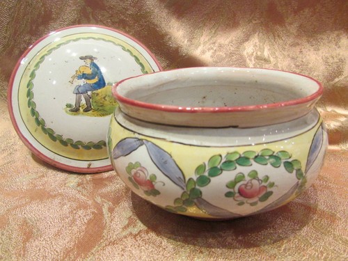 Ancienne bonbonniere faience - ancienne,
