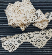 Coupon 4m DENTELLE DE CALAIS beige fleurie vagues vintage