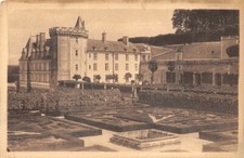 VILLANDRY - le Château - Tonnelles de Vignes et le jardin d'Ornement