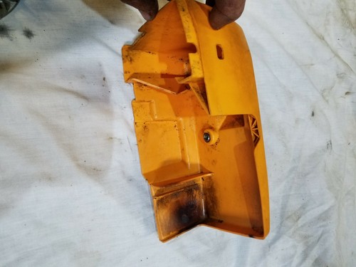 Cache supérieur jaune