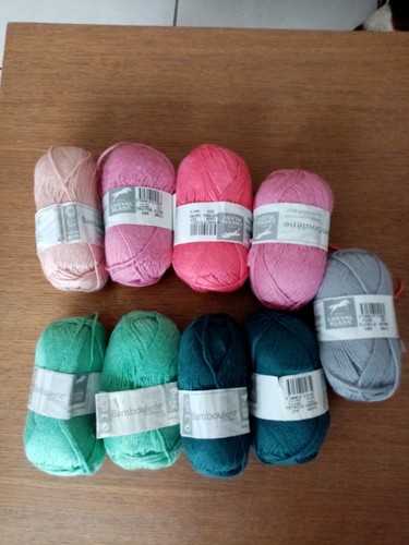 Lot pelotes marque - de,