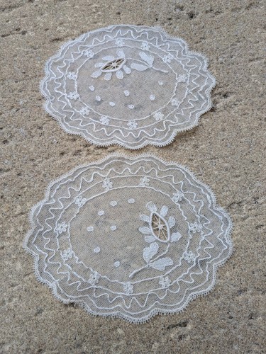 Petits napperons broderies - petits,