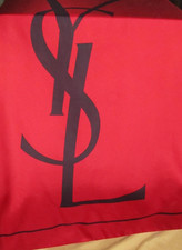 Foulard carré Yves Saint