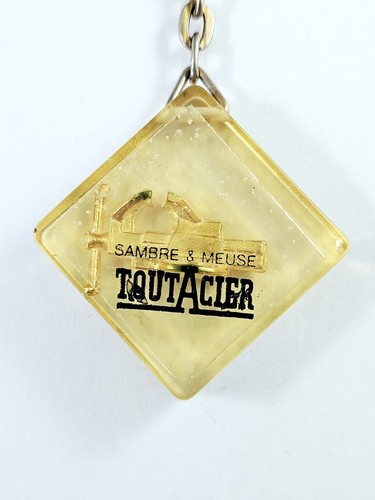 Porte cles résine étau - -,