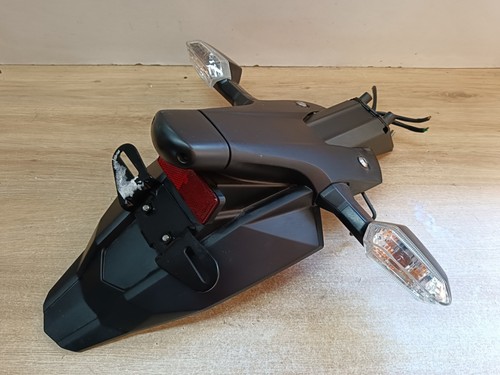 Une bavette arriere support - une,