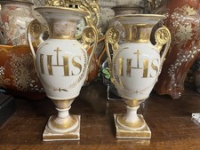 Paire de Vases d'église en porcelaine de Paris à Réhaut Doré