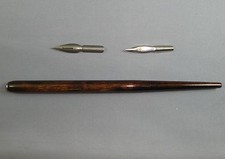 CALLIGRAPHIE PORTE PLUME COULEUR MARRON DESSIN + 2 PLUMES OFFERTES PEN BROWN