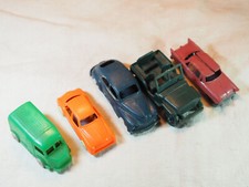 JOUETS ANCIENS - Lot 5 petites automobiles anciennes des années 50/60 pour HO ?