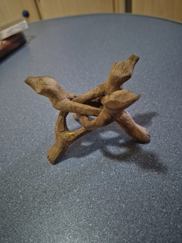 Trépied bois sculpté 1 - •,
