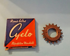 Lot : ancienne boîte + pignon