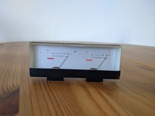vu-mètre stéréo analogique.
