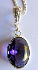Pendentif Iolite biseautée 37