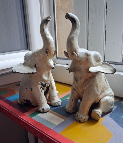 Elephant statues metal