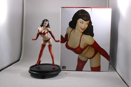 Bettie page mini statue based - bettie,