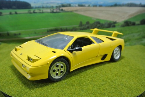 Bburago voiture 18 - voiture, 1/18