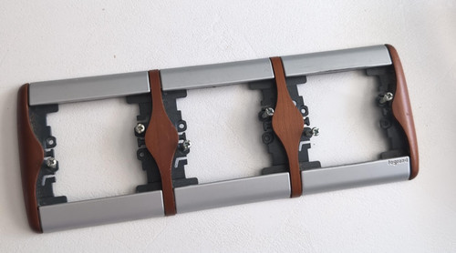 Plaque triple horizontale