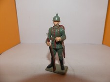 FIGURINE STARLUX MILITAIRE ALLEMAND CASQUE A POINTE  FUSIL MAIN DROITE