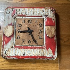 Horloge Publicitaire St Raphaël Quinquina Bistrot.  Café