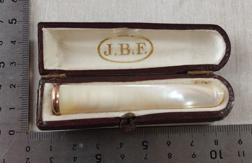 Ancien embout fume - /,